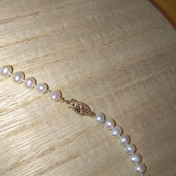 17 inch strand Genuine pearls newly restrung gold filled safety clasp pristine - Picture 11 of 13